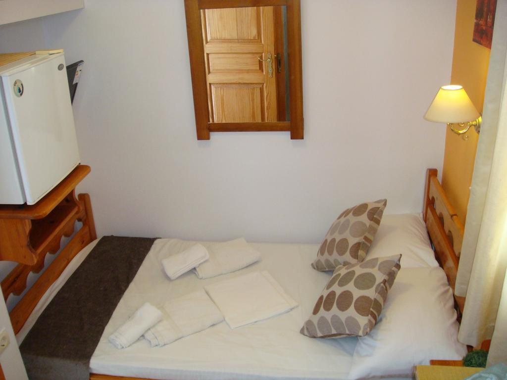 Boussetil Rooms Capanmat Tínos Buitenkant foto