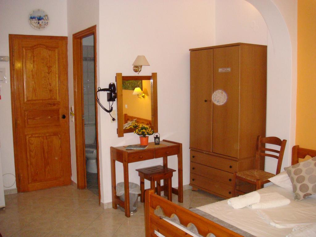 Boussetil Rooms Capanmat Tínos Buitenkant foto