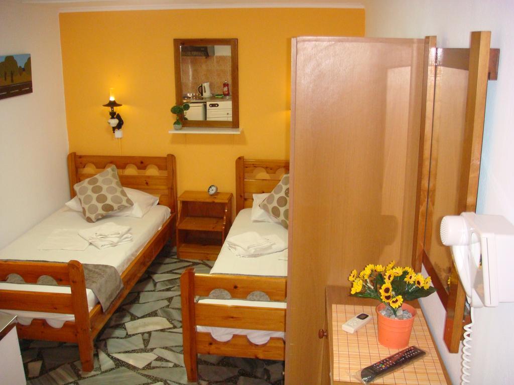 Boussetil Rooms Capanmat Tínos Buitenkant foto