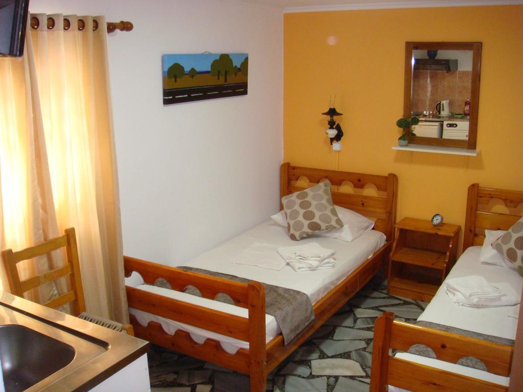 Boussetil Rooms Capanmat Tínos Buitenkant foto